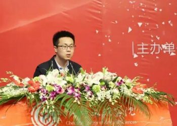 诗歌欣赏——李啸洋：《春夜行》《石头经》