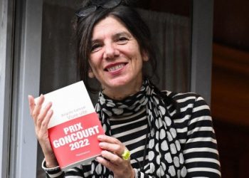 2022年龚古尔奖揭晓：法国女作家布里吉特·吉罗摘得桂冠