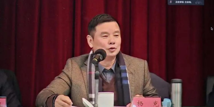 诗歌欣赏——杨克:《生命的轨迹》《听见花开》