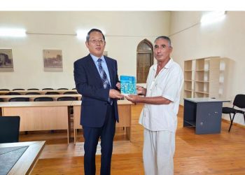 《往昔》中文译著入藏乌兹别克斯坦阿卜杜拉·卡迪里故居博物馆