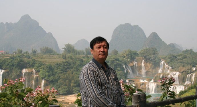 散文欣赏——艾贝保·热合曼:《学做一颗星星 (节选)》