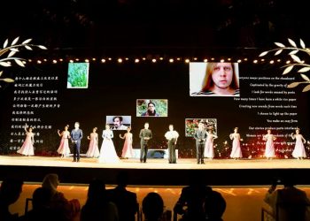 72位诗人同写一首诗｜友谊是一条金线，连缀起每一句诗歌的璎珞