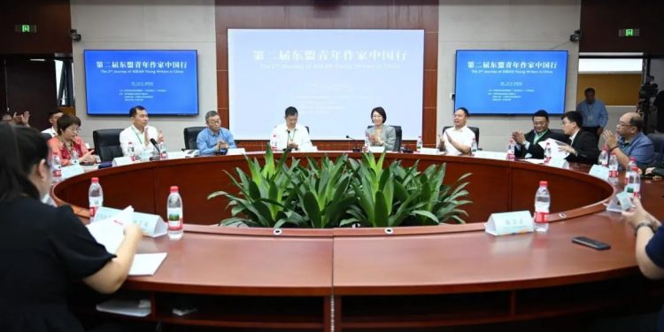 第二届“东盟青年作家中国行”在广西南宁启动