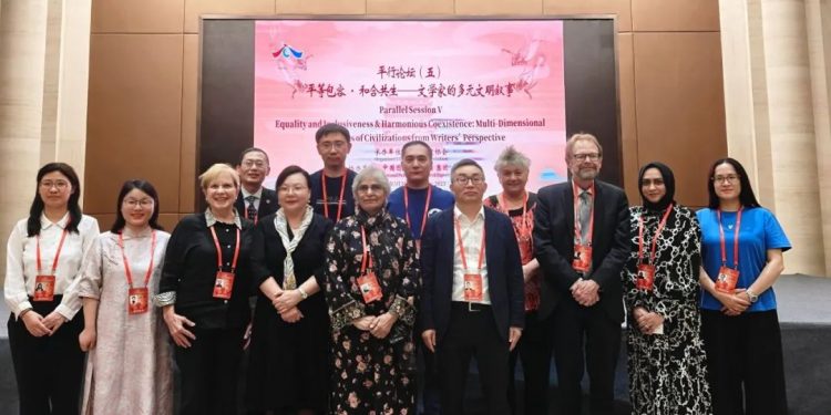 第四届文明交流互鉴对话会文学平行论坛在甘肃敦煌举行