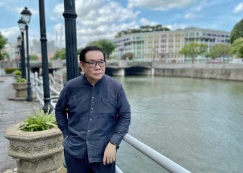 诗歌欣赏——（新加坡）林得楠作品：《彩窗》