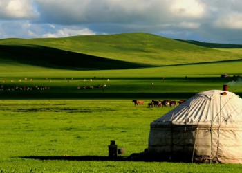 内蒙古草原：《江格尔》与蒙古英雄史诗的丝路血脉